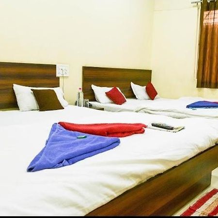 Hotel Bholenath Uddzsaín Kültér fotó