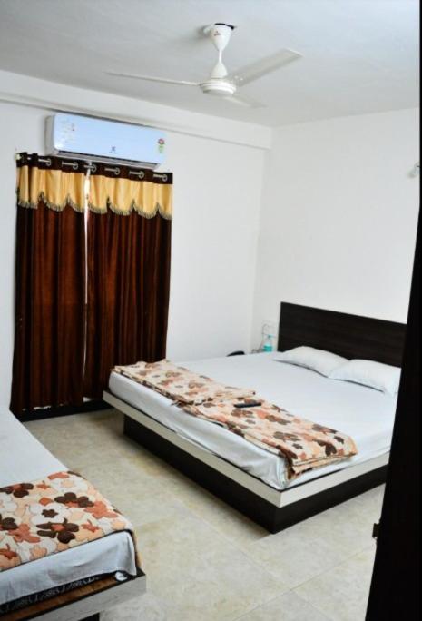 Hotel Bholenath Uddzsaín Kültér fotó